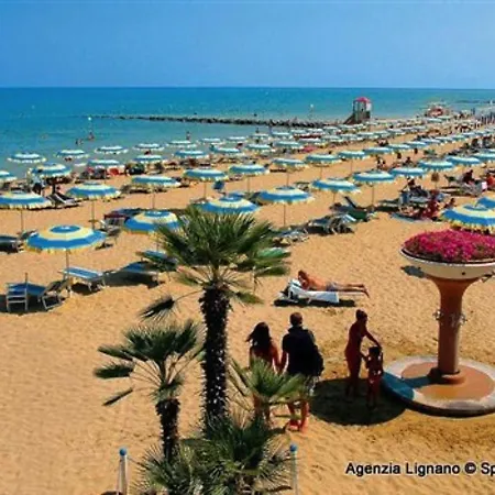 A Lignano Riviera Con Giardino *